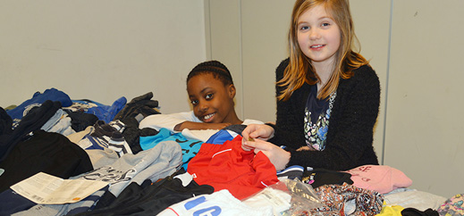Solidaritäts-Kleidermarkt in der Katholischen Schule Altona - Teaser