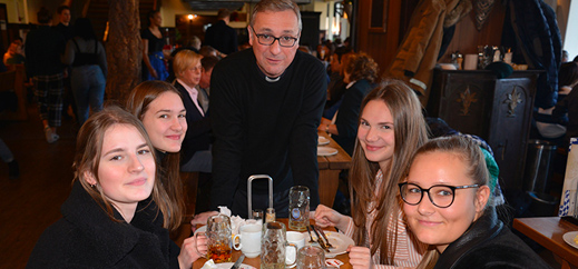 Erzbischof Stefan Heße feiert Gottesdienst mit 350 angehenden Abiturienten