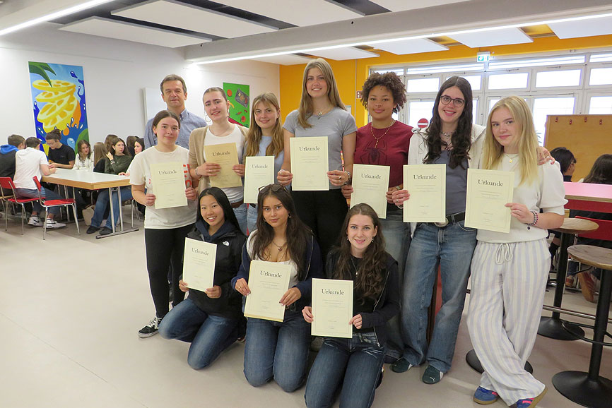 Zum dritten Mal ehrte die Sophie-Barat-Schule Schülerinnen und Schüler, die sich im Laufe des Schuljahres in besonderer Weise für ihre Mitschülerinnen und Mitschüler, die Schulgemeinschaft und darüber hinaus engagiert haben.