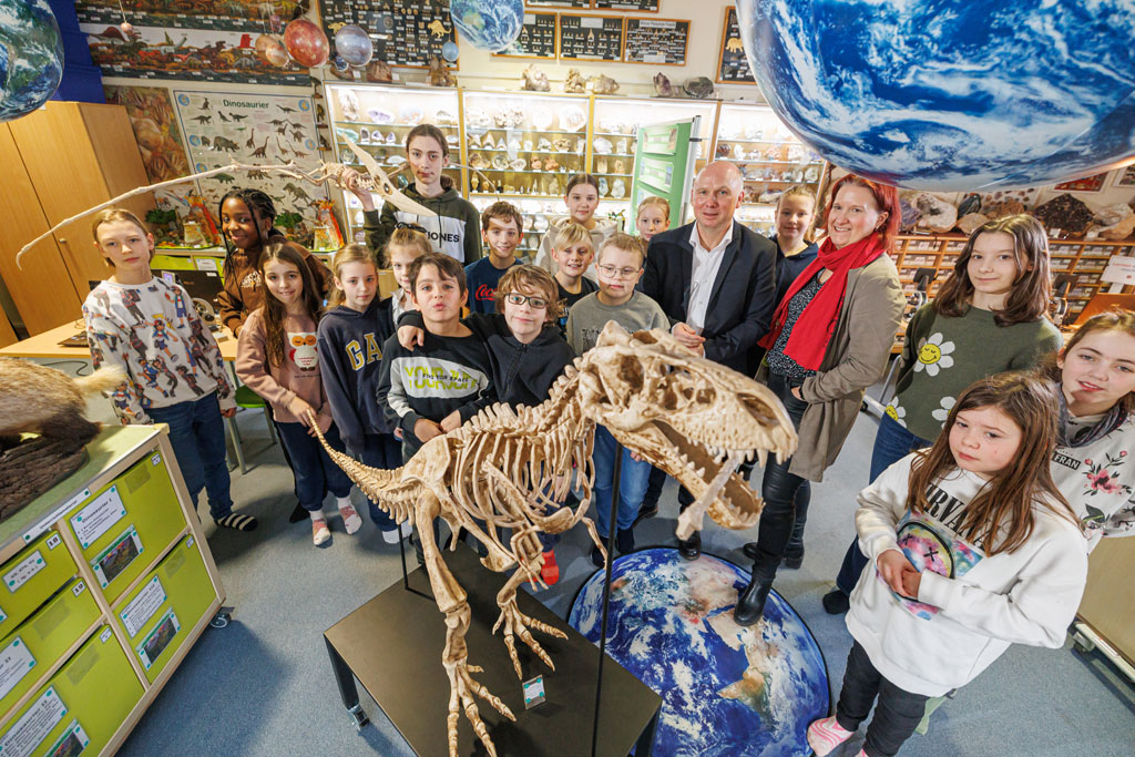 GeoSystemErde Lernwelten anerkannt als UNESCO BNE-Akteur (Bildung für nachhaltige Entwicklung) - hier sieht man eine Gruppe Schüler aus der Katholischen Bonifatiusschule.