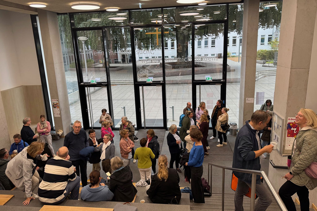 Erfolgreicher Fachtag „Unterricht lernwirksam gestalten“ - Rund 100 Teilnehmende kamen am vergangenen Freitag und Samstag zusammen, um die Zukunft von Unterricht im Erzbistum Hamburg zu diskutieren und neue Impulse zu erhalten.