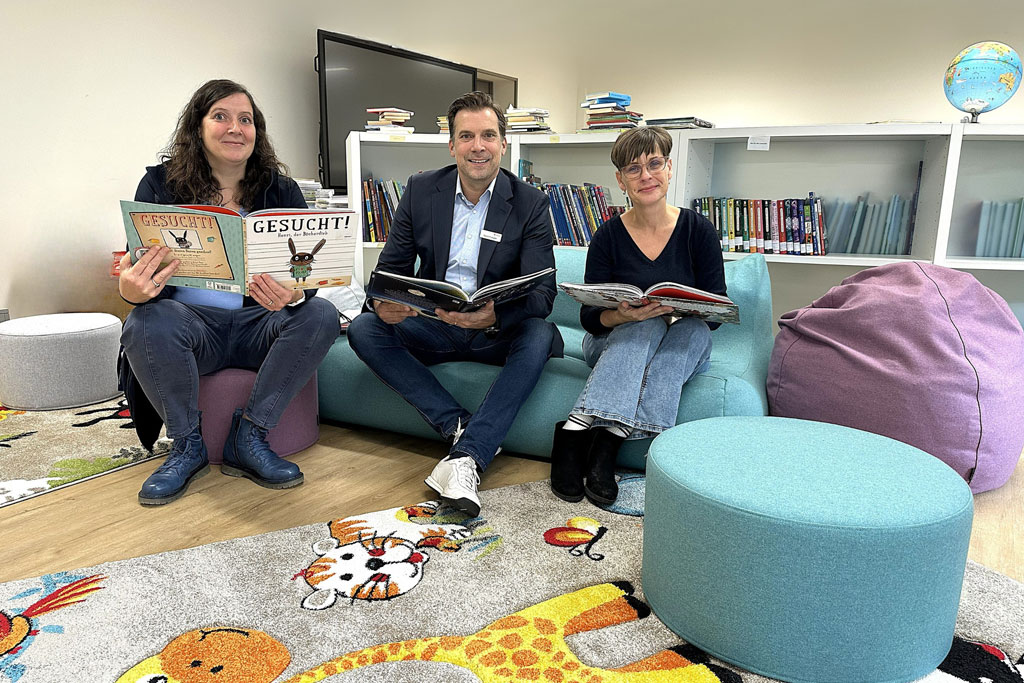 Große Freude an der Katholischen Schule St. Joseph in Wandsbek: Die Haspa fördert neue Sitzmöbel für Wandsbek.