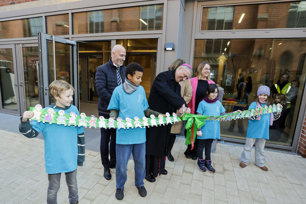 Mit der feierlichen Einweihung des neuen Sophien-Campus in Hamburg-Barmbek hat das Erzbistum Hamburg eines seiner bedeutendsten Schulbauprojekte abgeschlossen.