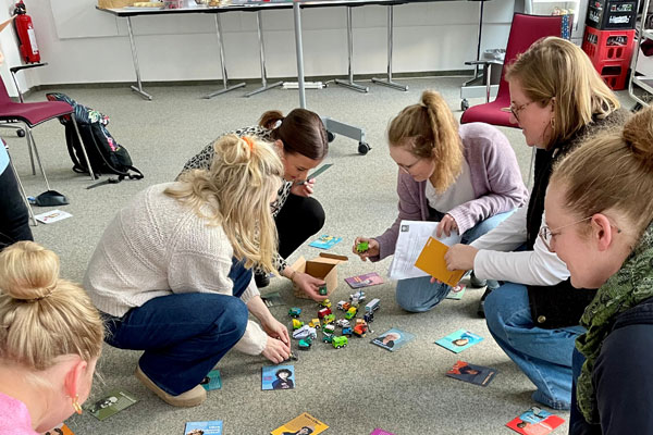 Workshop: Führungsfreude entdecken und Verantwortung gestalten Impulsvorträge, kreative Reflexionsmethoden und intensive Kleingruppenarbeit griffen dabei harmonisch ineinander. Die Teilnehmerinnen schätzten besonders die Verbindung aus fundiertem Hintergrundwissen und konkreten Beispielen aus dem Schulalltag.