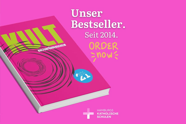 Jetzt Kulturführerscheine des Kulturforum21 bestellen! Die Idee: Auf selbst gestaltbaren Seiten können Nachweise über kulturelle Aktivitäten in Theater und Oper, über Workshops, Chor- und Orchesterauftritte, Museumsbesuche sowie Literaturprojekte eingeklebt und mit persönlichen Zeilen kommentiert werden.