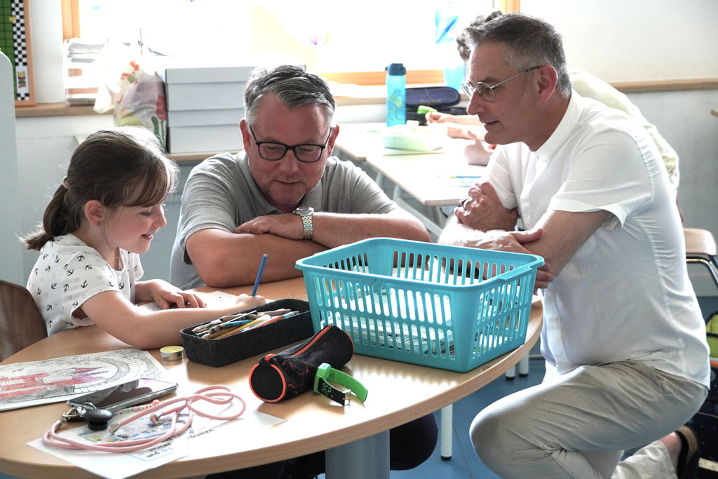Generalvikar zu Gast an der Katholischen Schule Harburg