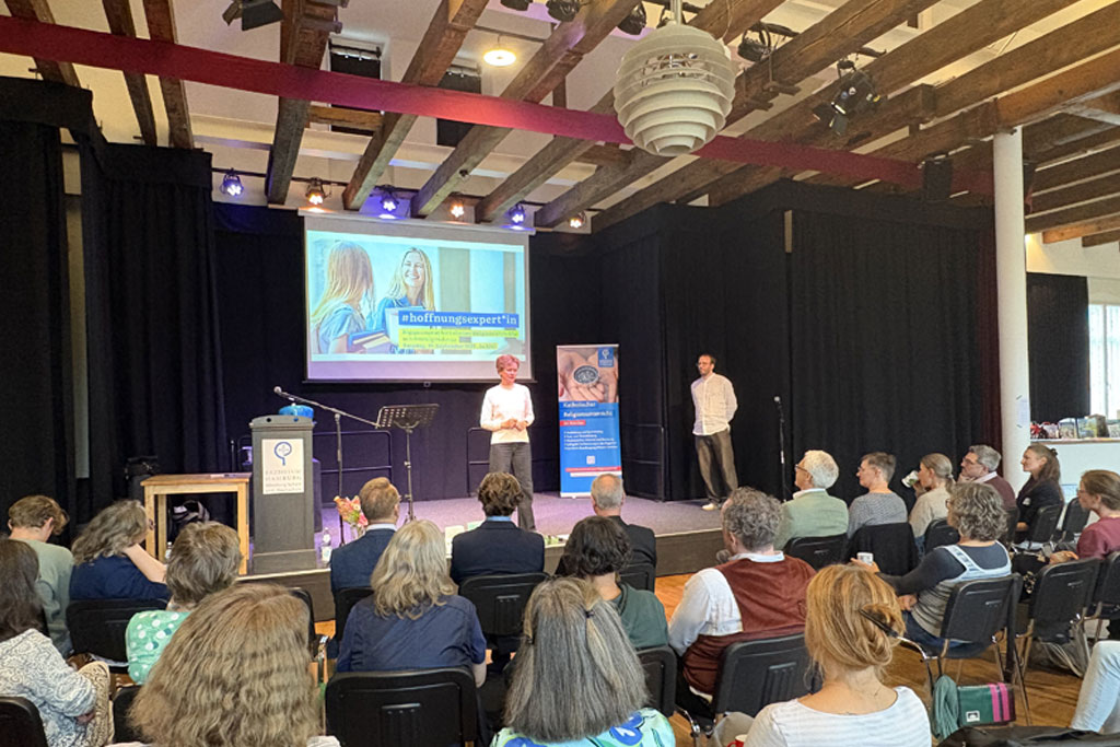 45 katholische Religionslehrkräfte aus Schleswig-Holstein kamen am Samstag im musiculum – Lern- und Experimentierwerkstatt in Kiel zum Begegnungstag katholischer Religionslehrkräfte zusammen.